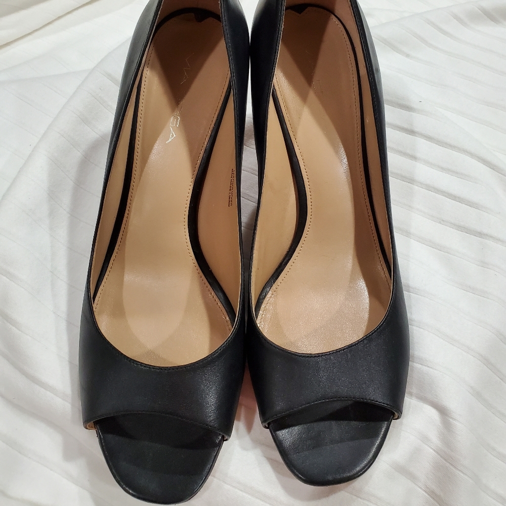 Via Spega peep toe pump